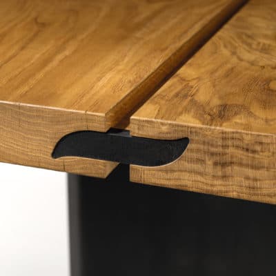 Bohlentisch Echt.Zeit von Team7, Detail Stahlverbindung der Bohlen