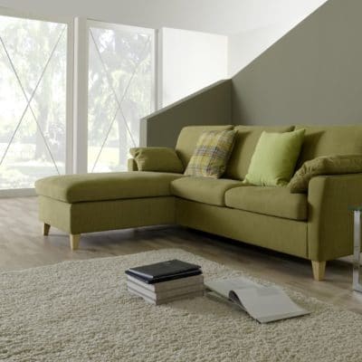 Klassisches Sofa Milano mit Recamiere in Grün